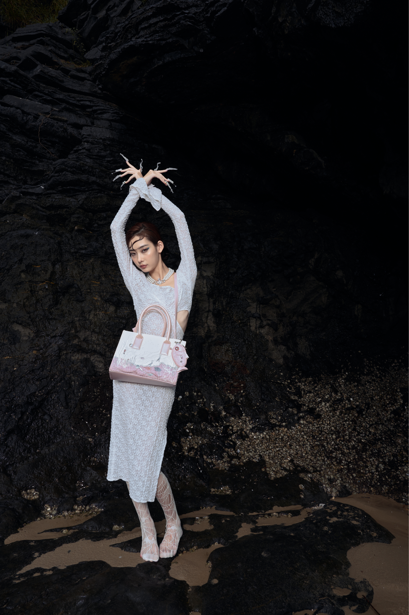 ngaos_sea_bed_shoulder_bag_rose_quartz_vegan_leather