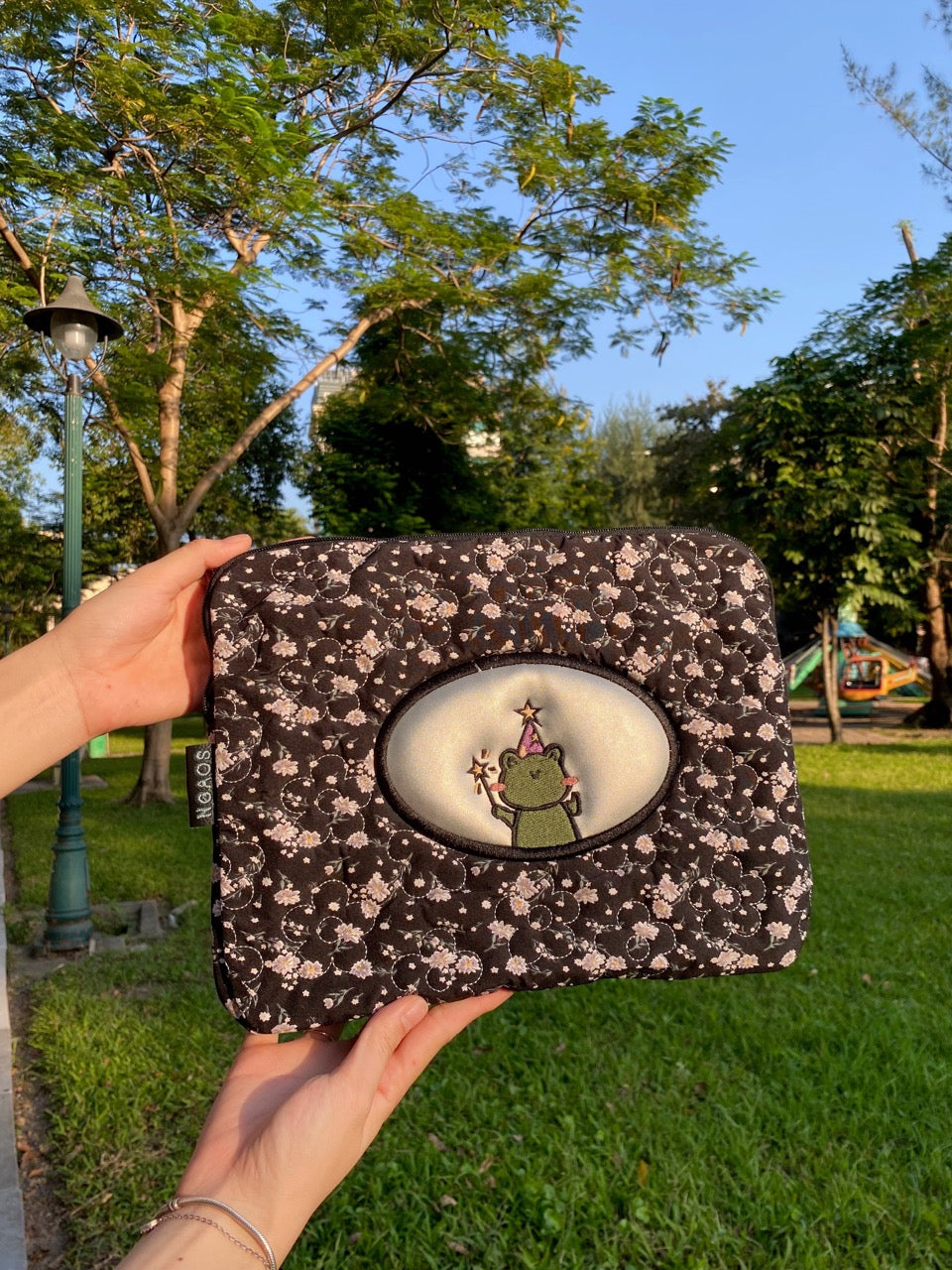 ngaos_accessories_laptop_cover_embroidery_black