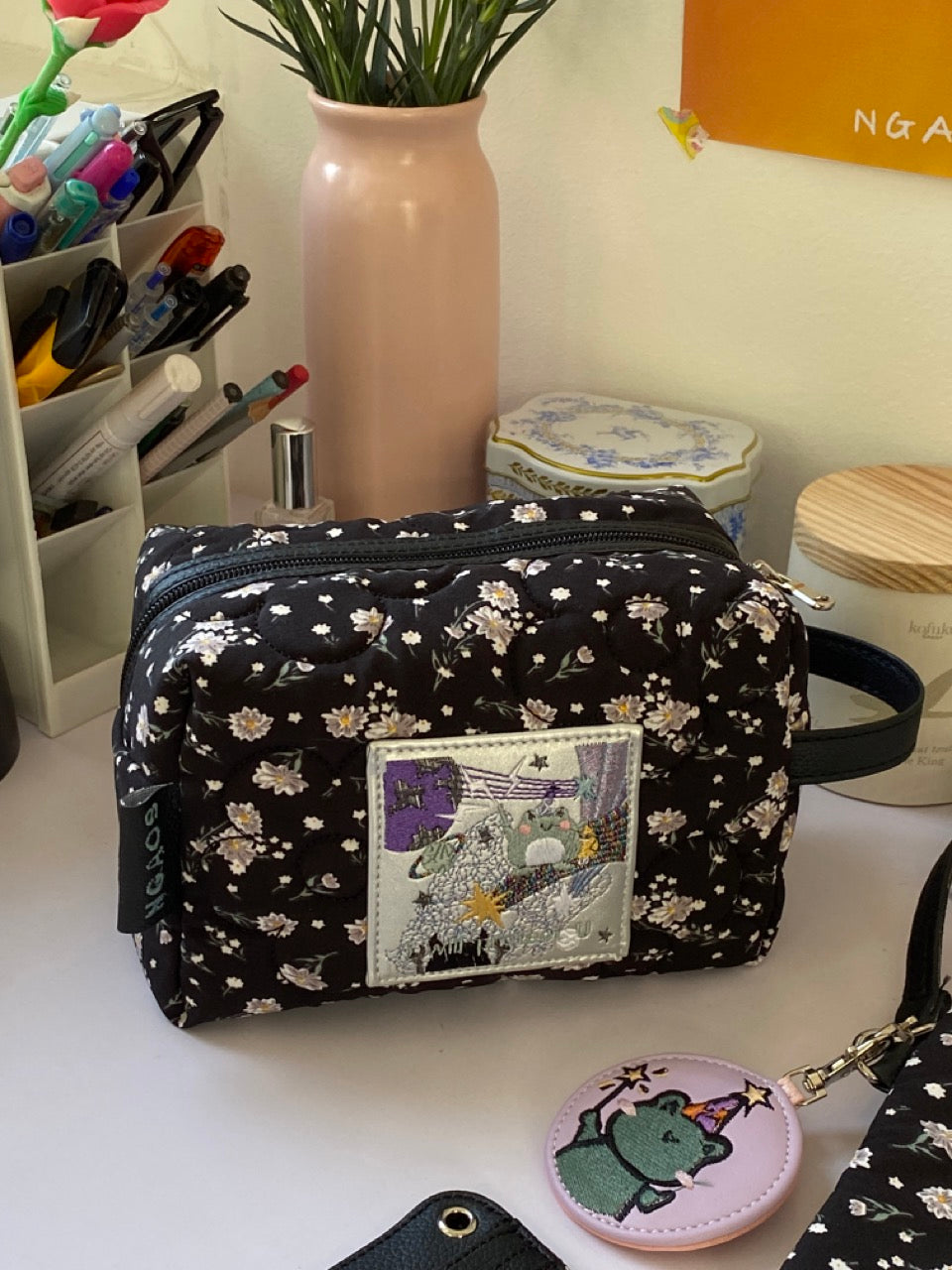 ngaos_cutie_embroidery_floral_pouch_black