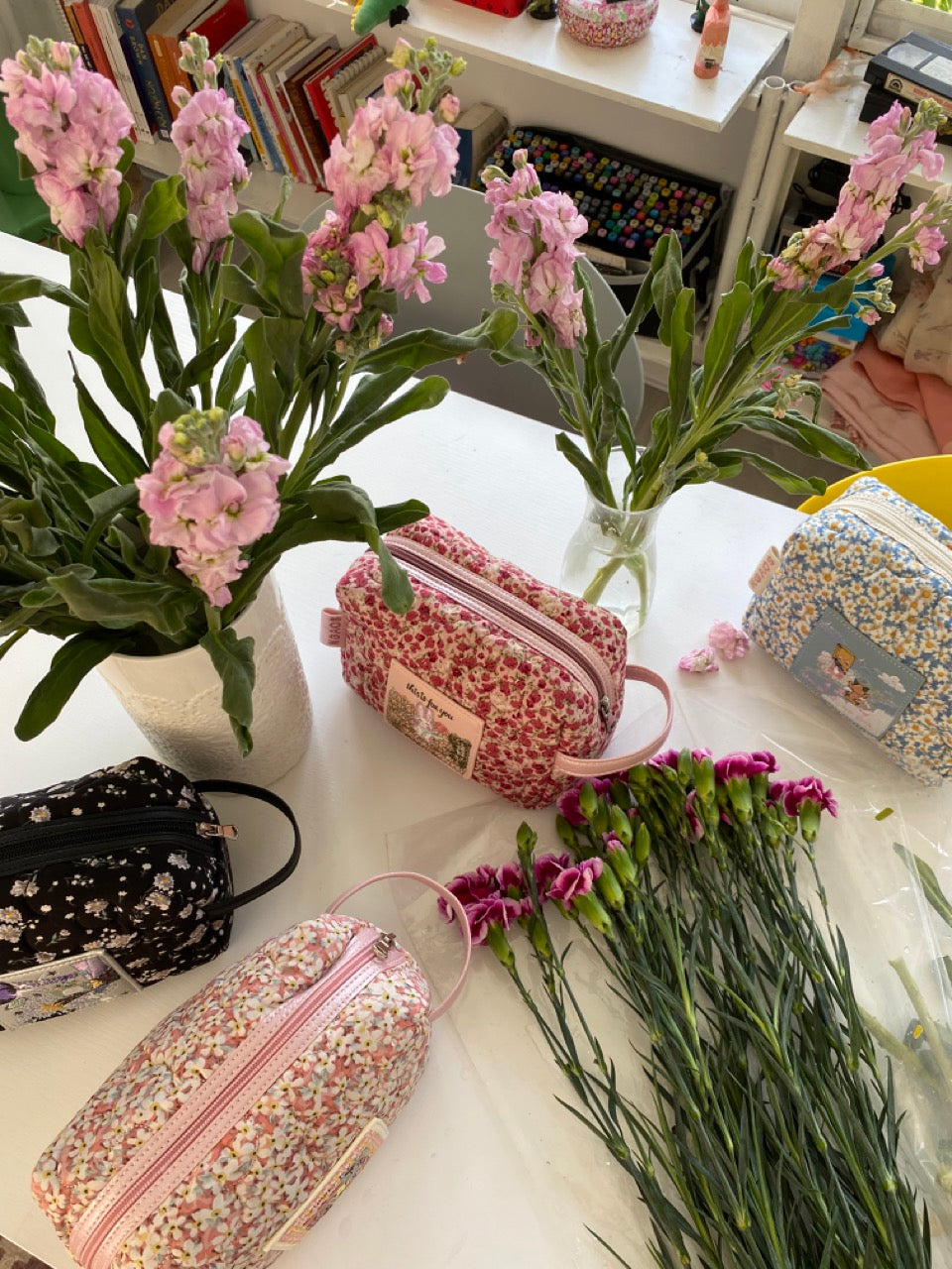 ngaos_cutie_embroidery_floral_pouch
