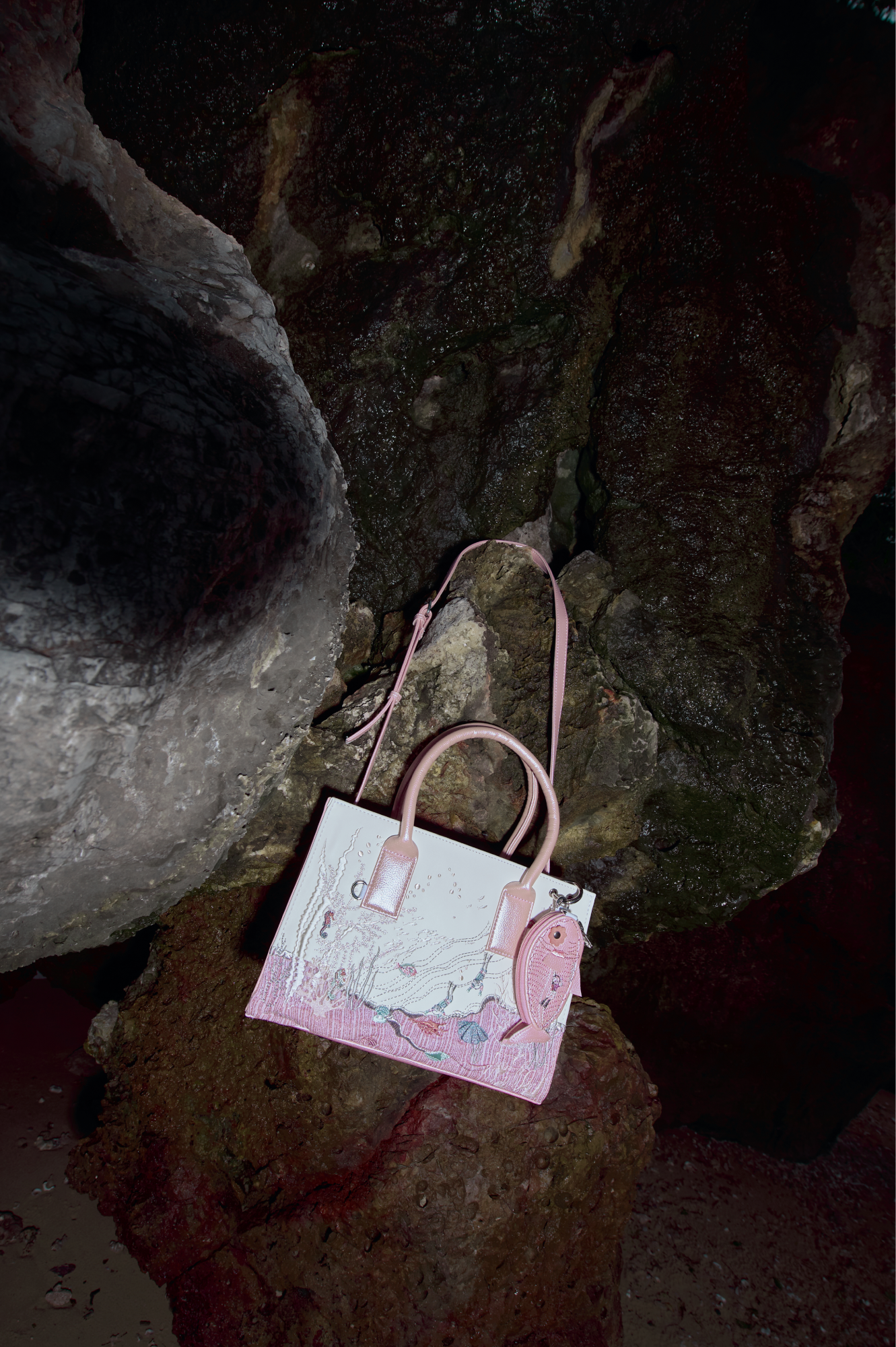 ngaos_sea_bed_shoulder_bag_rose_quartz_vegan_leather