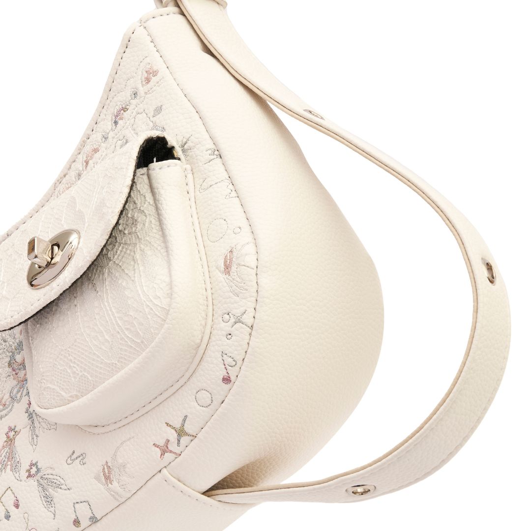 melody bag in white close up details